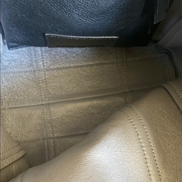 Marc Jacobs Black Pebbled Leather Tote - Picture 9 of 11